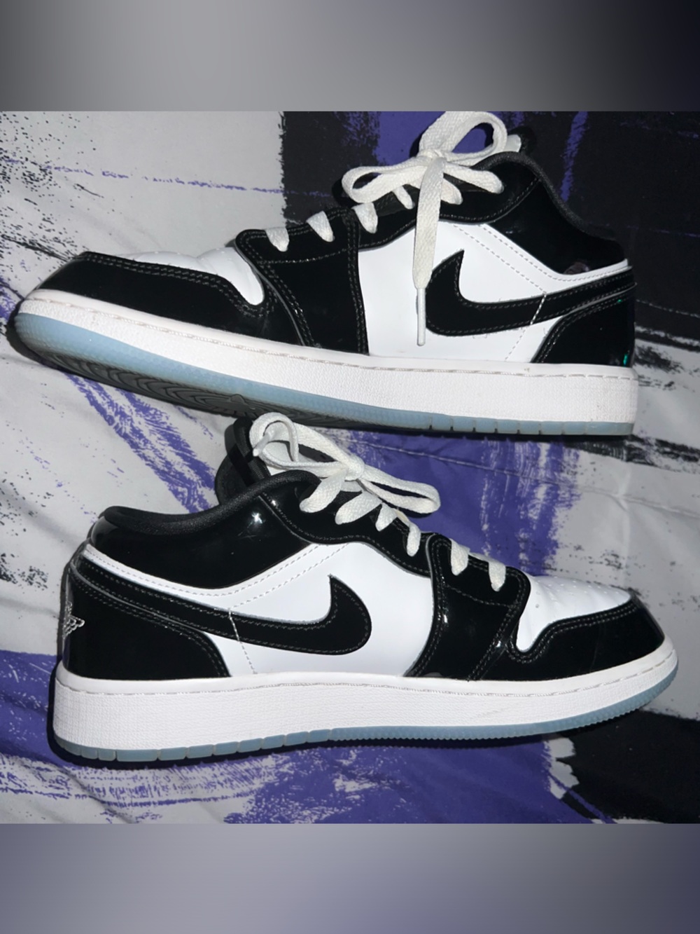 Jordan 1 low big kids size 6 equivalent to women’s size 7 1/2